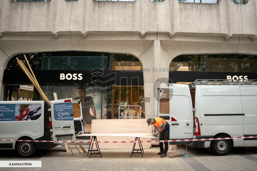 Atmosphere on the Champs-Elysees before the PSG - Inter Milan match - Paris AJ