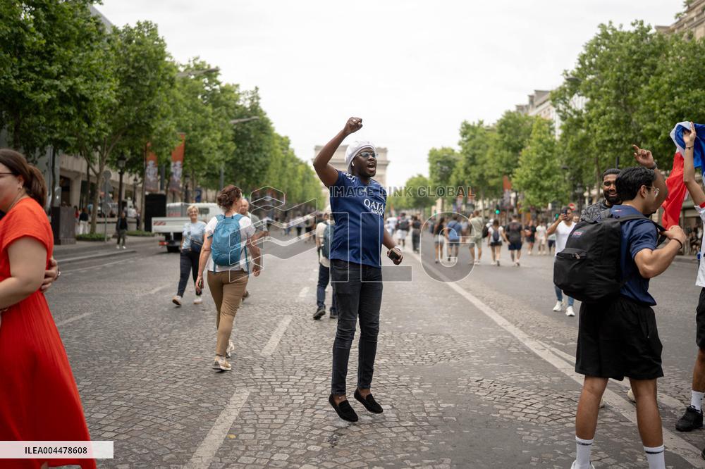 Atmosphere on the Champs-Elysees before the PSG - Inter Milan match - Paris AJ