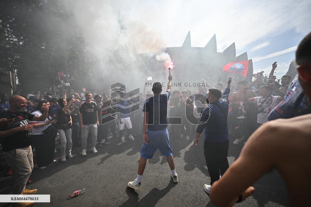PSG Supporters Waiting Outside The Parc des Princes - Paris