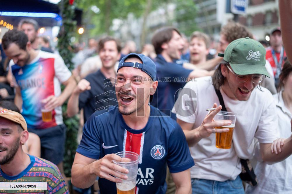 Atmosphere in paris bars during the PSG - Inter Milan match - Paris AJ
