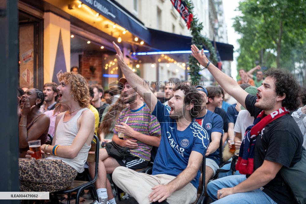 Atmosphere in paris bars during the PSG - Inter Milan match - Paris AJ
