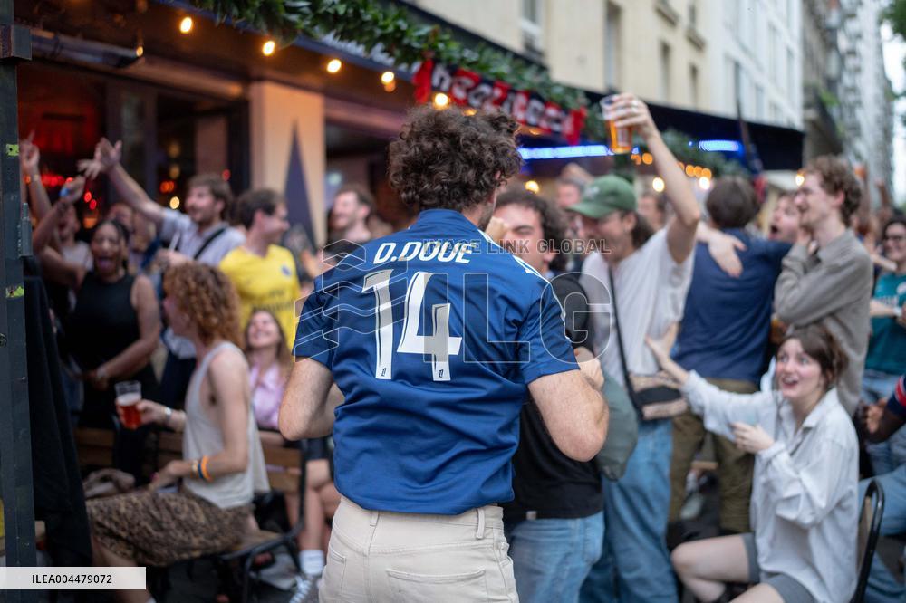 Atmosphere in paris bars during the PSG - Inter Milan match - Paris AJ