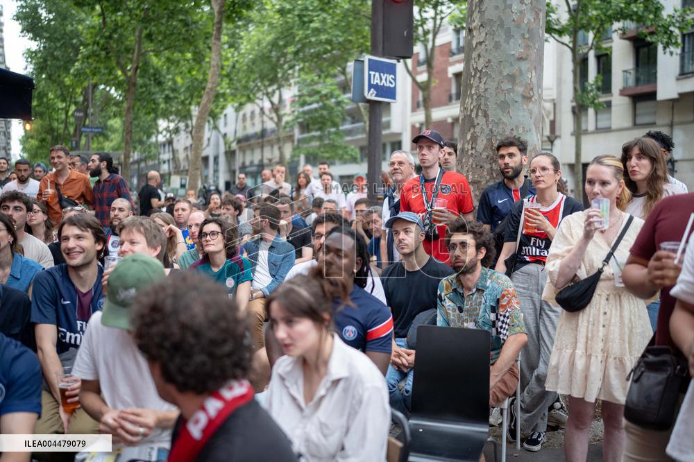 Atmosphere in paris bars during the PSG - Inter Milan match - Paris AJ