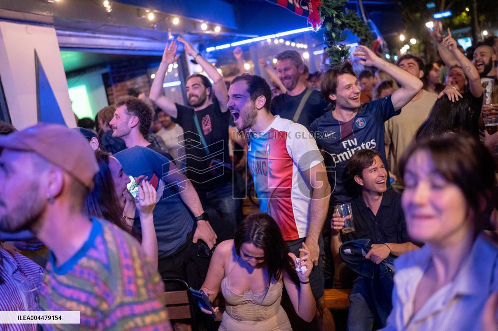 Atmosphere in paris bars after the PSG - Inter Milan match - Paris AJ