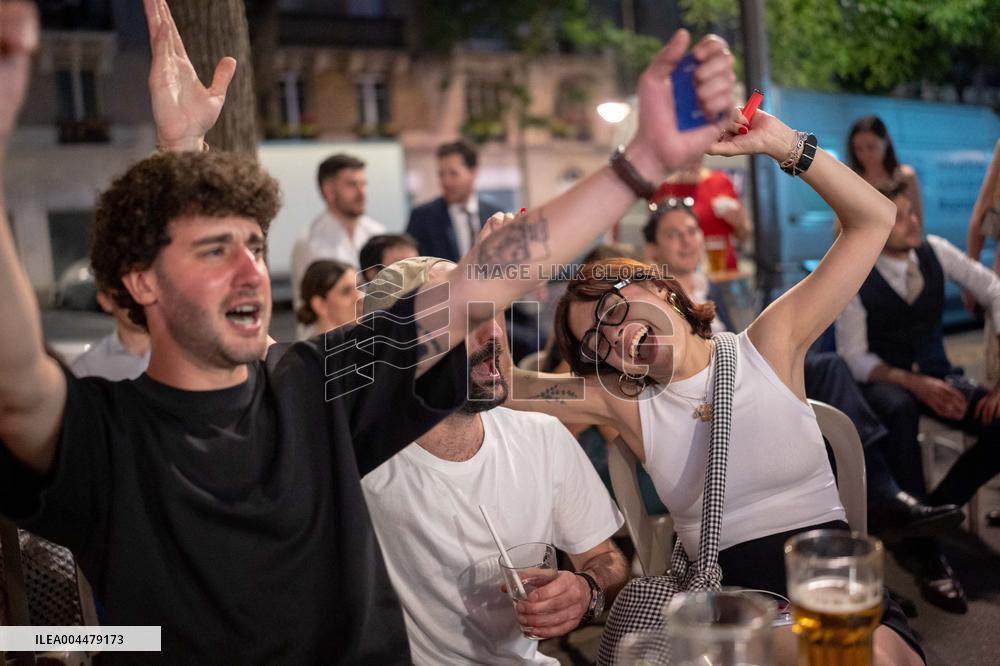 Atmosphere in paris bars after the PSG - Inter Milan match - Paris AJ
