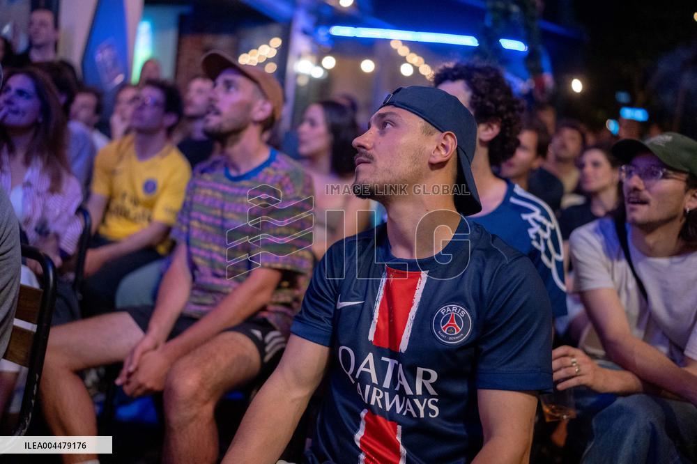 Atmosphere in paris bars after the PSG - Inter Milan match - Paris AJ