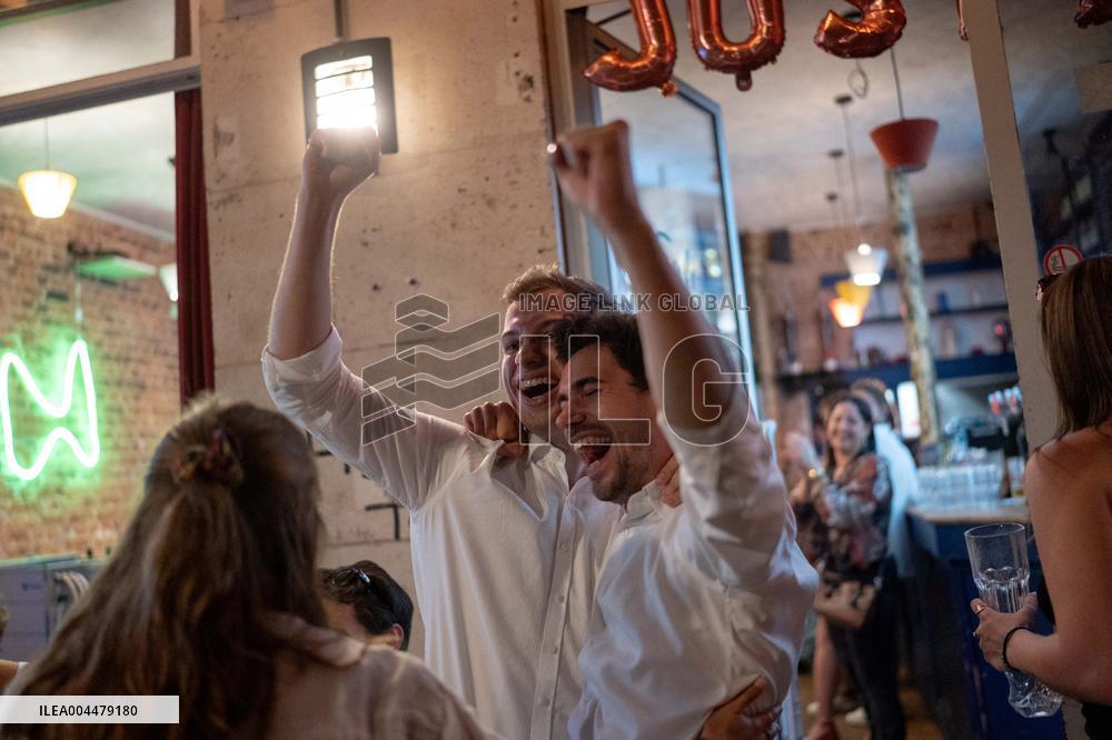 Atmosphere in paris bars after the PSG - Inter Milan match - Paris AJ