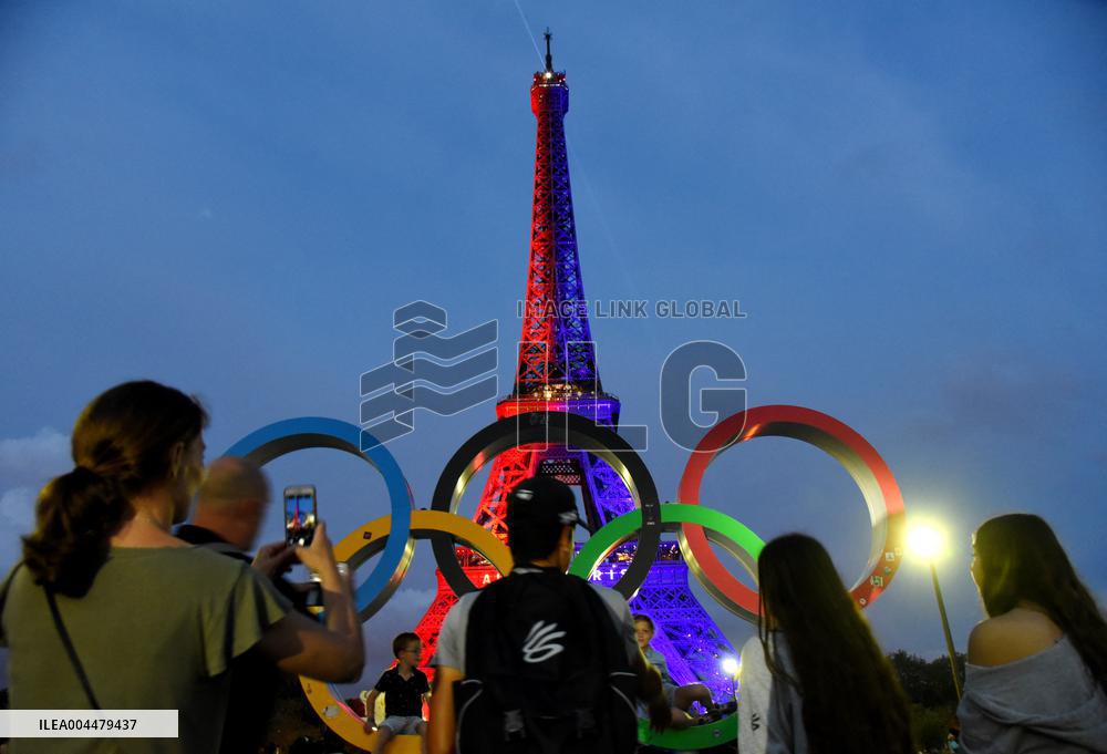 Eiffel Tower in the colors of Paris Saint-Germain - Paris