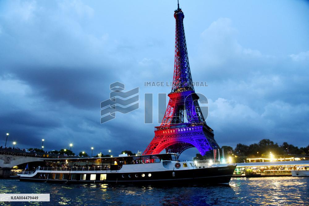 Eiffel Tower in the colors of Paris Saint-Germain - Paris