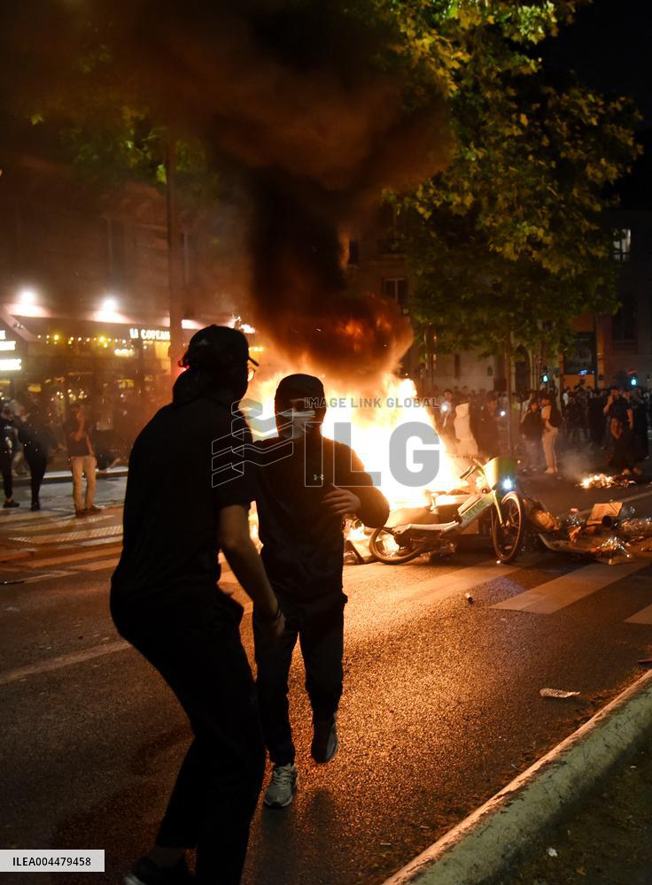 PSG supporters celebrate Champions League winning - Paris