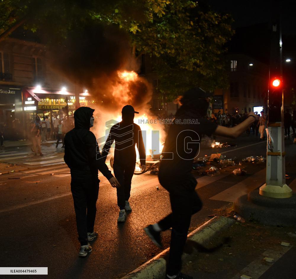 PSG supporters celebrate Champions League winning - Paris