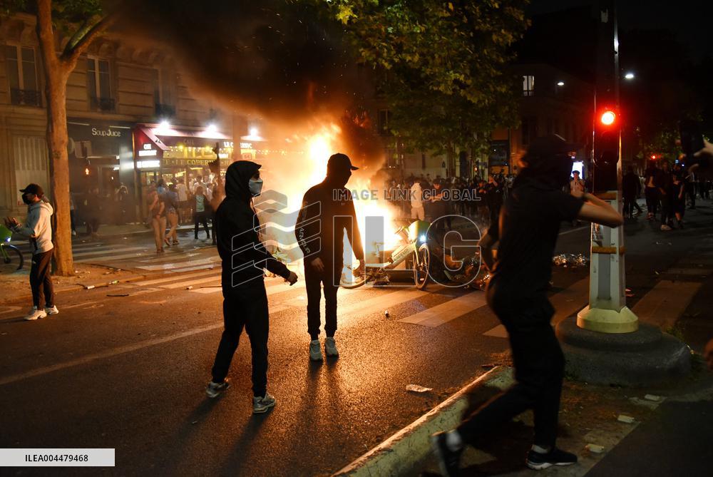 PSG supporters celebrate Champions League winning - Paris