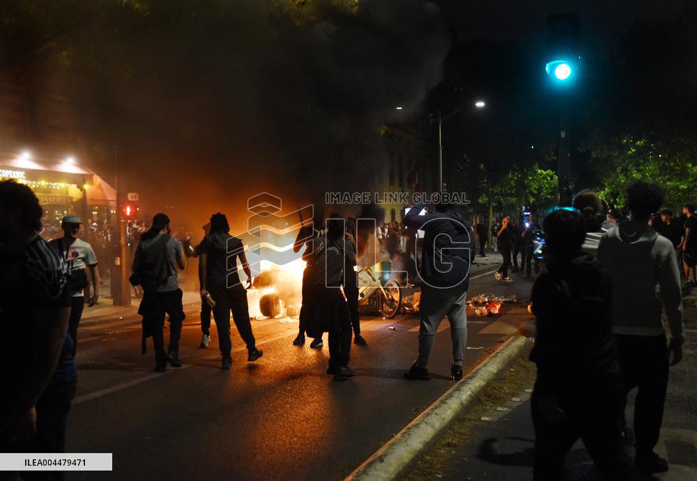PSG supporters celebrate Champions League winning - Paris