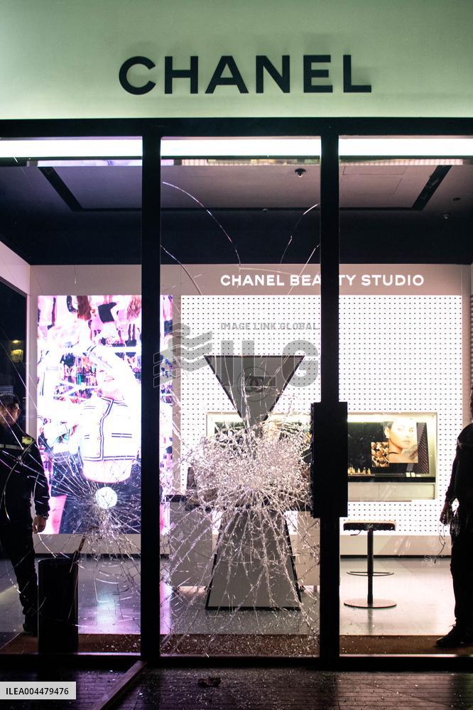 Chanel store attacked on the Champs Elysees - Paris
