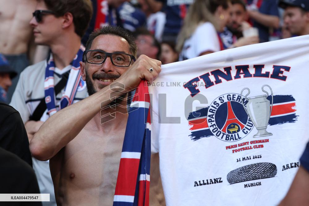 PSG Fans At UEFA Champions League Final - Munich