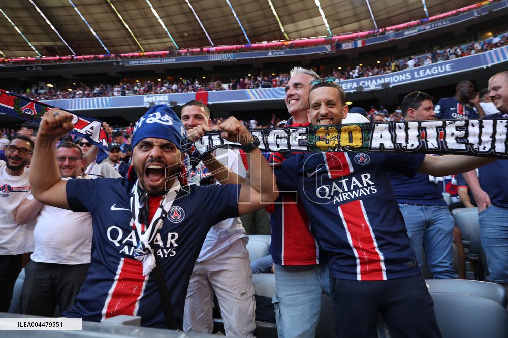 PSG Fans At UEFA Champions League Final - Munich