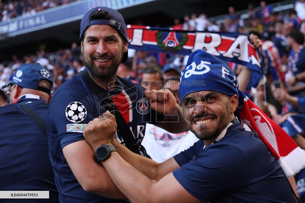 PSG Fans At UEFA Champions League Final - Munich
