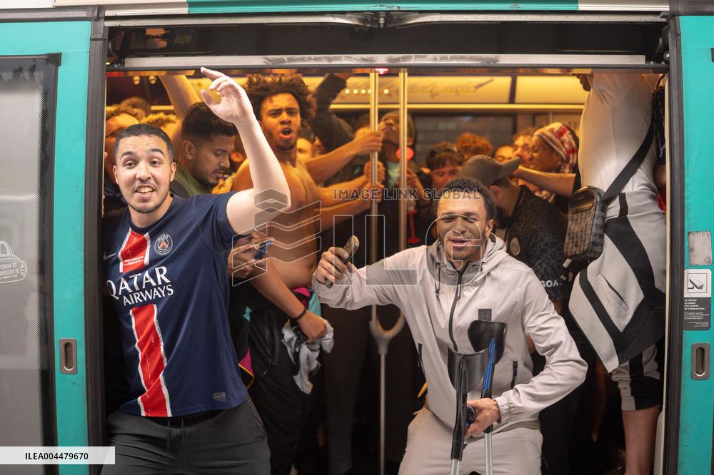 PSG Fans Celebrate Victory - UEFA Champions League Final - Paris