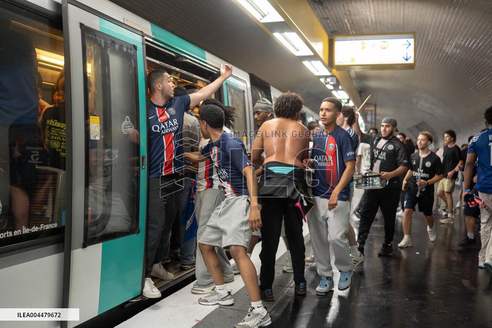 PSG Fans Celebrate Victory - UEFA Champions League Final - Paris