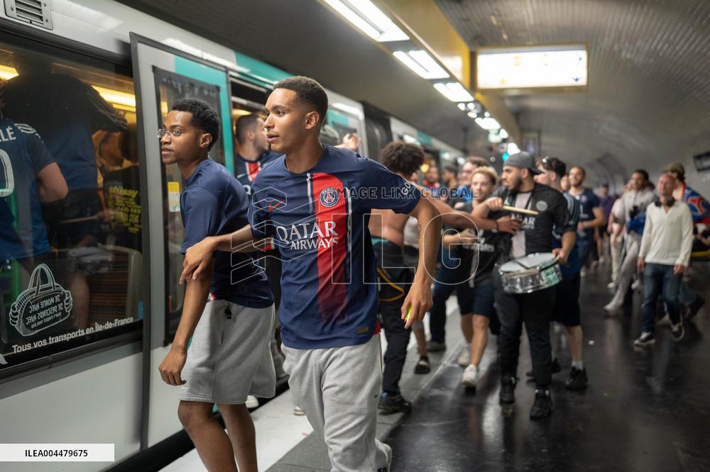 PSG Fans Celebrate Victory - UEFA Champions League Final - Paris