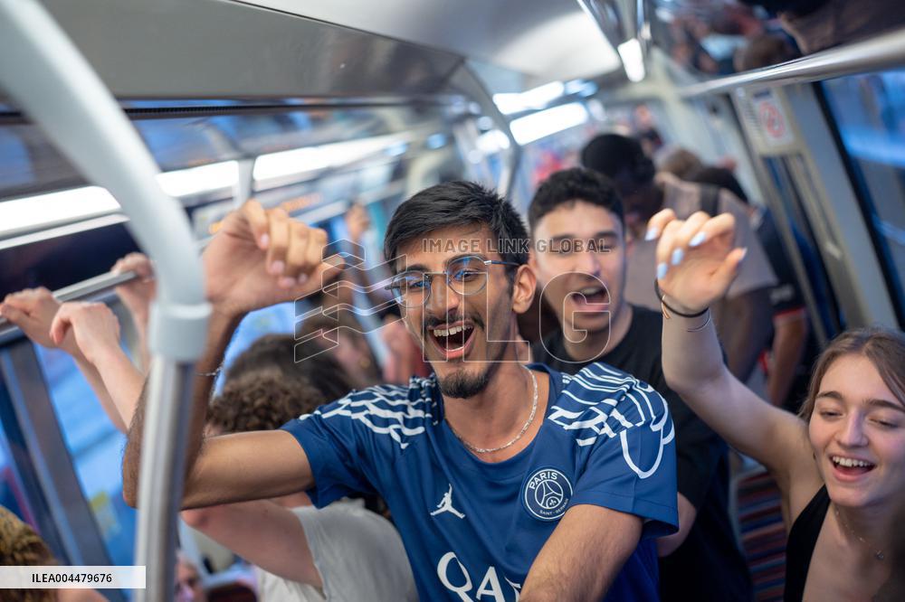 PSG Fans Celebrate Victory - UEFA Champions League Final - Paris