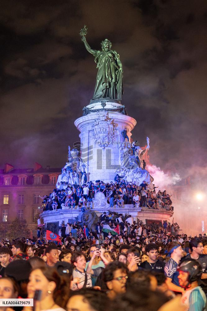 PSG Fans Celebrate Victory - UEFA Champions League Final - Paris