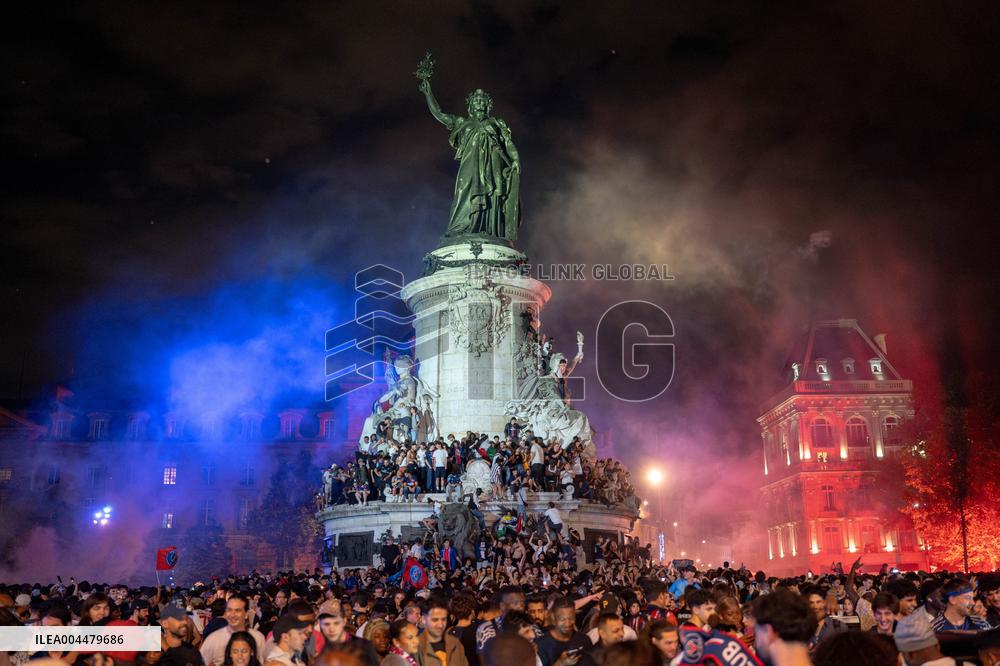 PSG Fans Celebrate Victory - UEFA Champions League Final - Paris