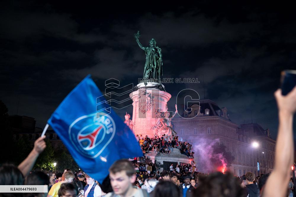 PSG Fans Celebrate Victory - UEFA Champions League Final - Paris