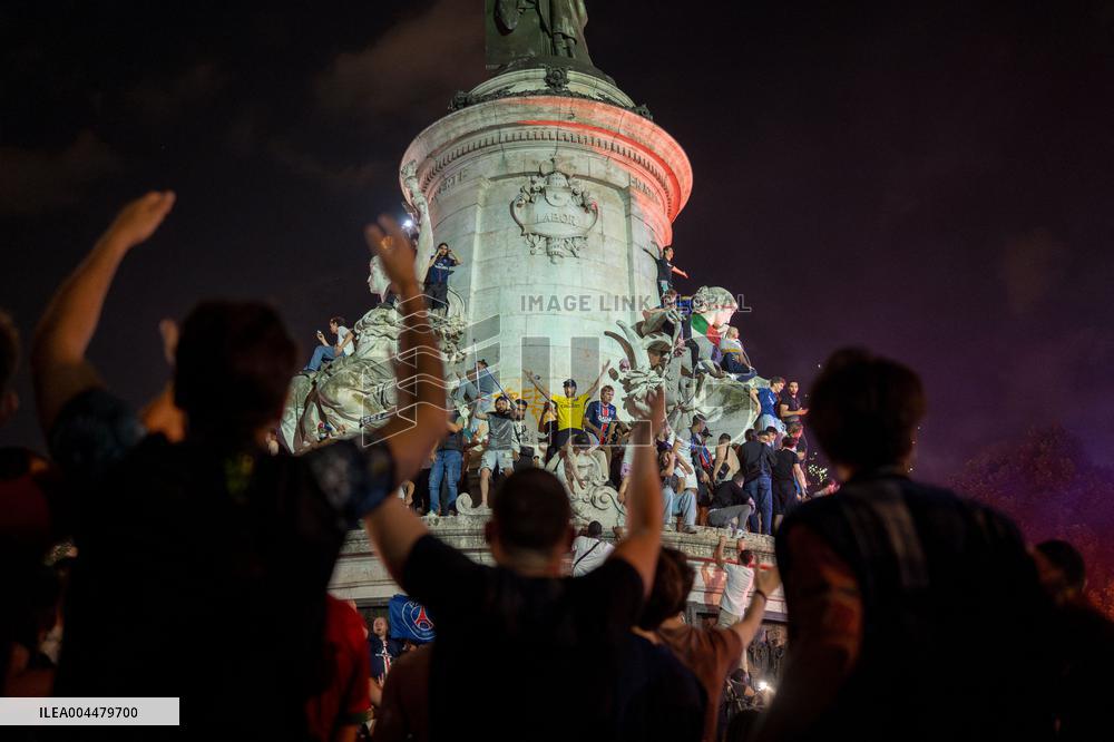 PSG Fans Celebrate Victory - UEFA Champions League Final - Paris