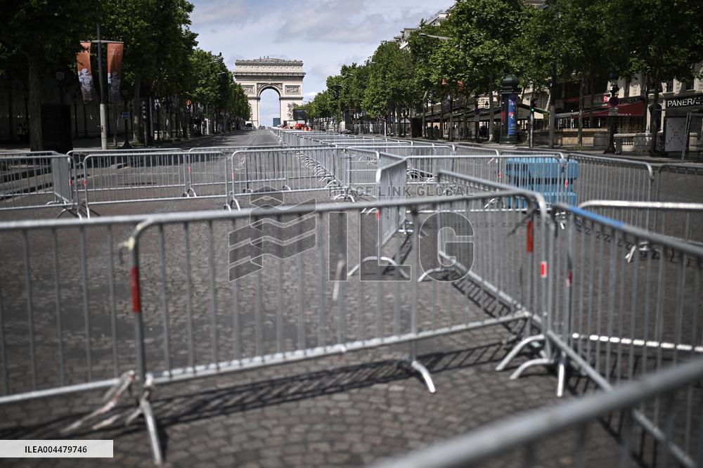 Champs-Elysees Prepares For PSG Victory Parade - Paris