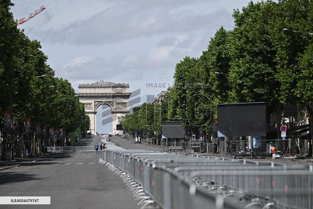 Champs-Elysees Prepares For PSG Victory Parade - Paris