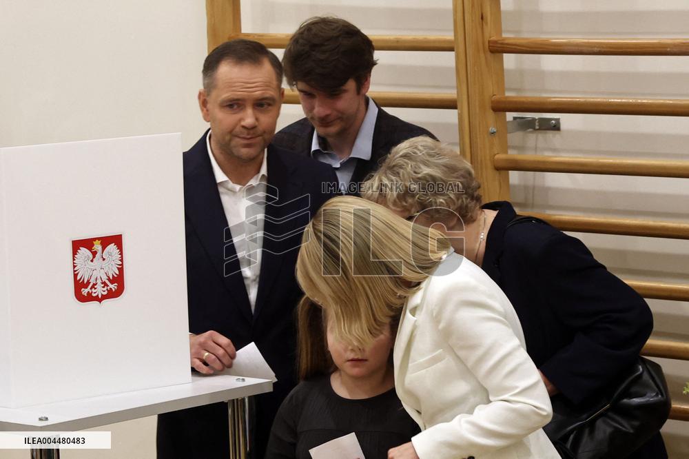Polish Presidential Candidate Karol Nawrocki Votes - Warsaw