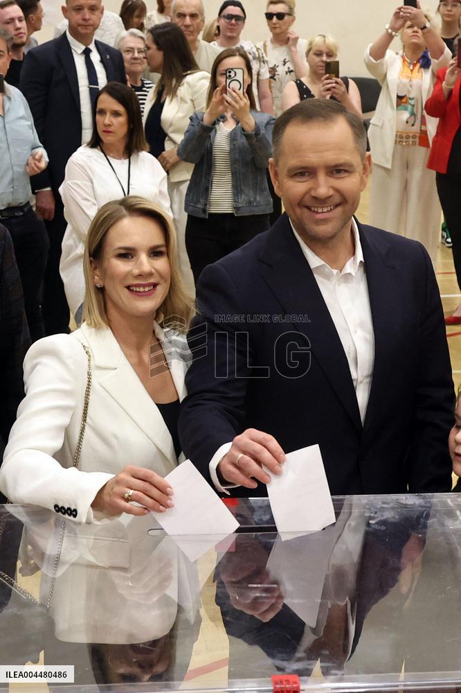 Polish Presidential Candidate Karol Nawrocki Votes - Warsaw