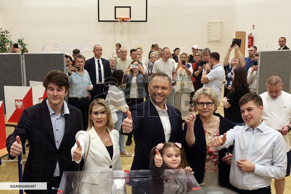 Polish Presidential Candidate Karol Nawrocki Votes - Warsaw