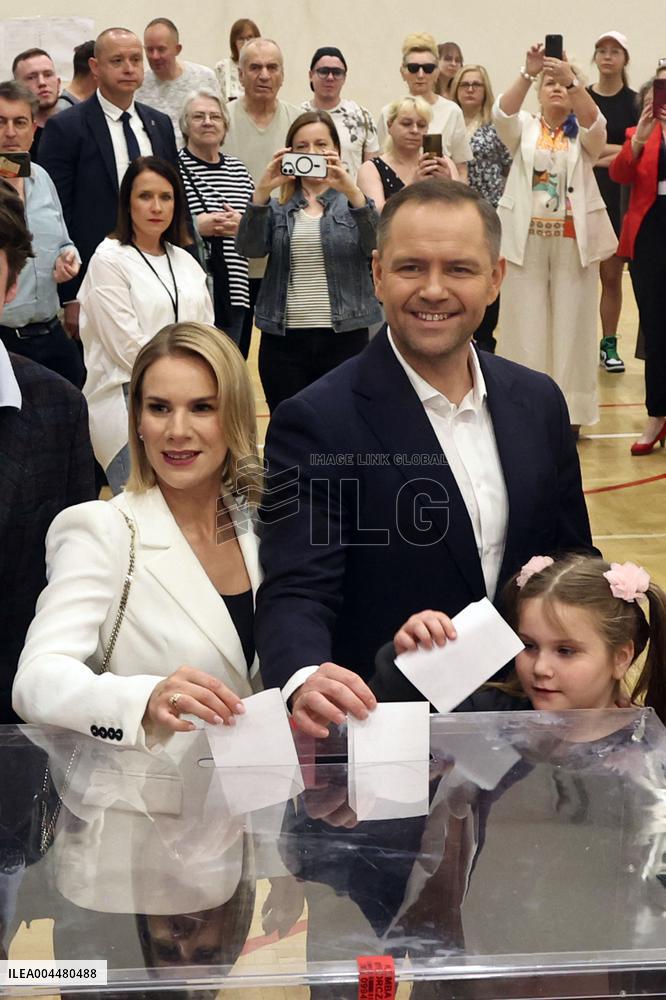 Polish Presidential Candidate Karol Nawrocki Votes - Warsaw