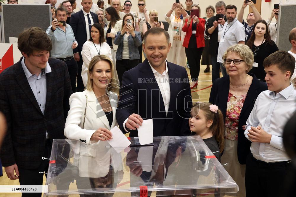 Polish Presidential Candidate Karol Nawrocki Votes - Warsaw