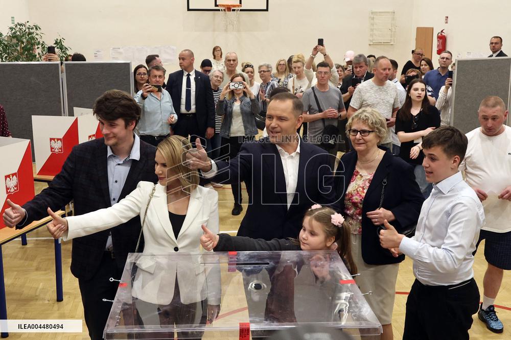 Polish Presidential Candidate Karol Nawrocki Votes - Warsaw