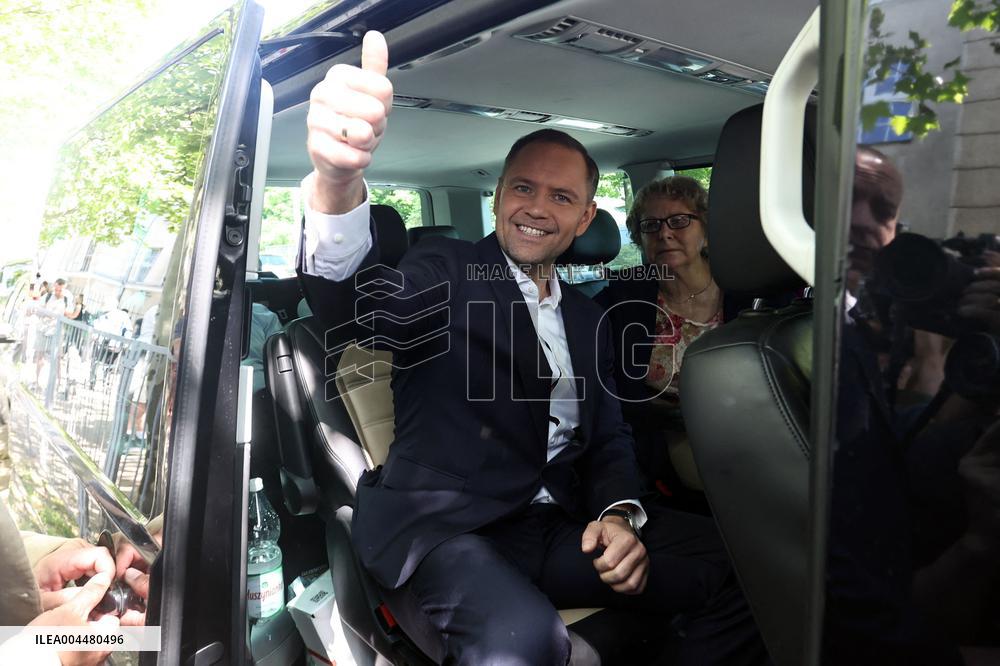 Polish Presidential Candidate Karol Nawrocki Votes - Warsaw