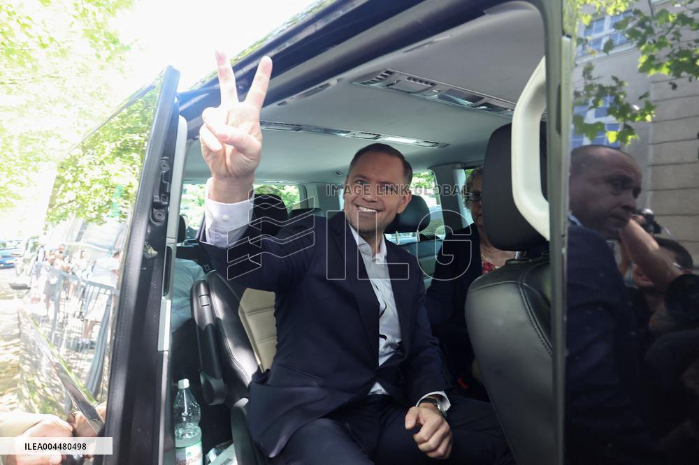 Polish Presidential Candidate Karol Nawrocki Votes - Warsaw