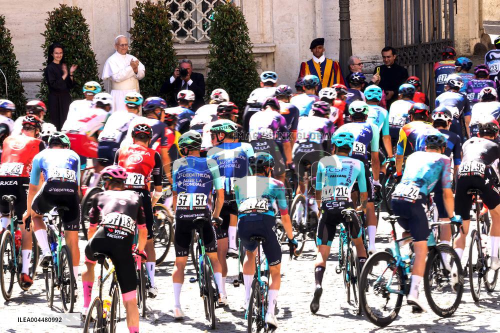 Pope Leo XVI Greets 'Giro D'Italia' Cyclists - Vatican