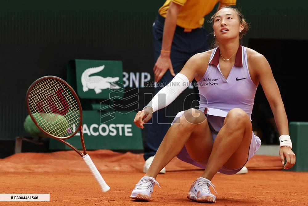 French Open - Zheng Reaches First Roland Garros Quarter-Final