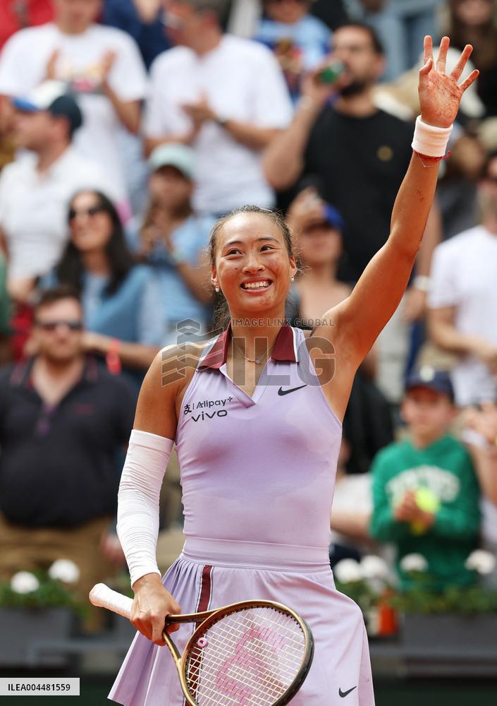 French Open - Zheng Reaches First Roland Garros Quarter-Final