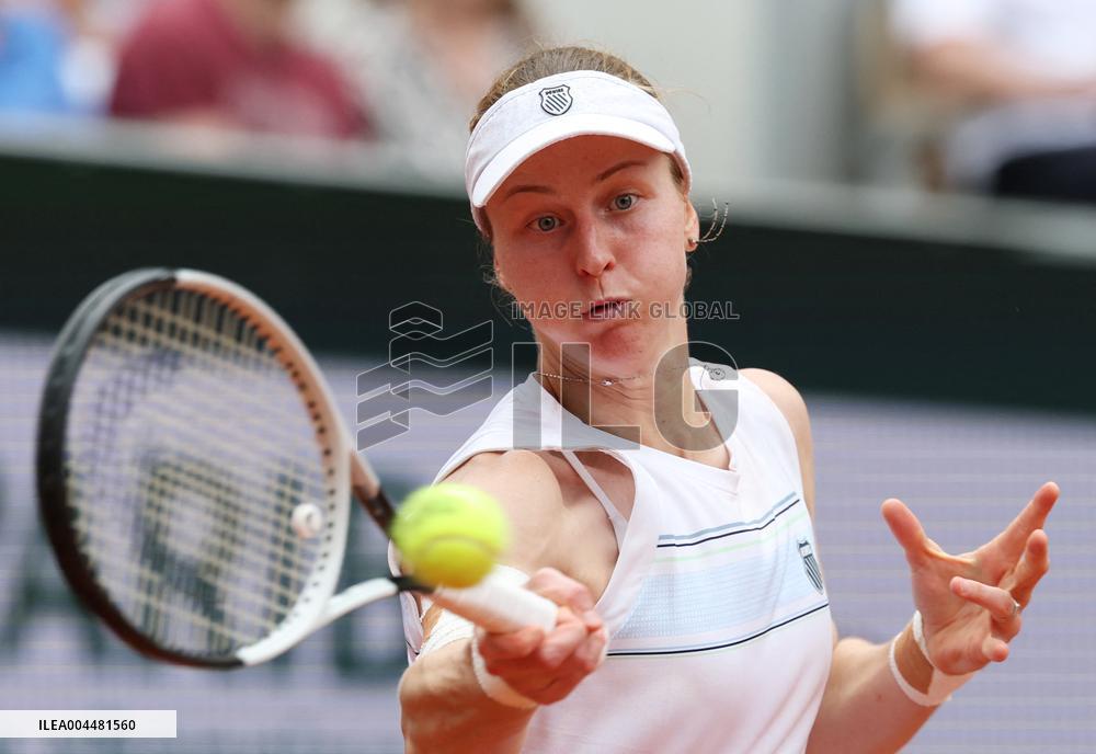 French Open - Zheng Reaches First Roland Garros Quarter-Final