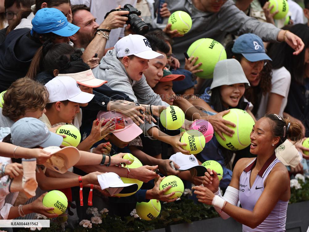 French Open - Zheng Reaches First Roland Garros Quarter-Final