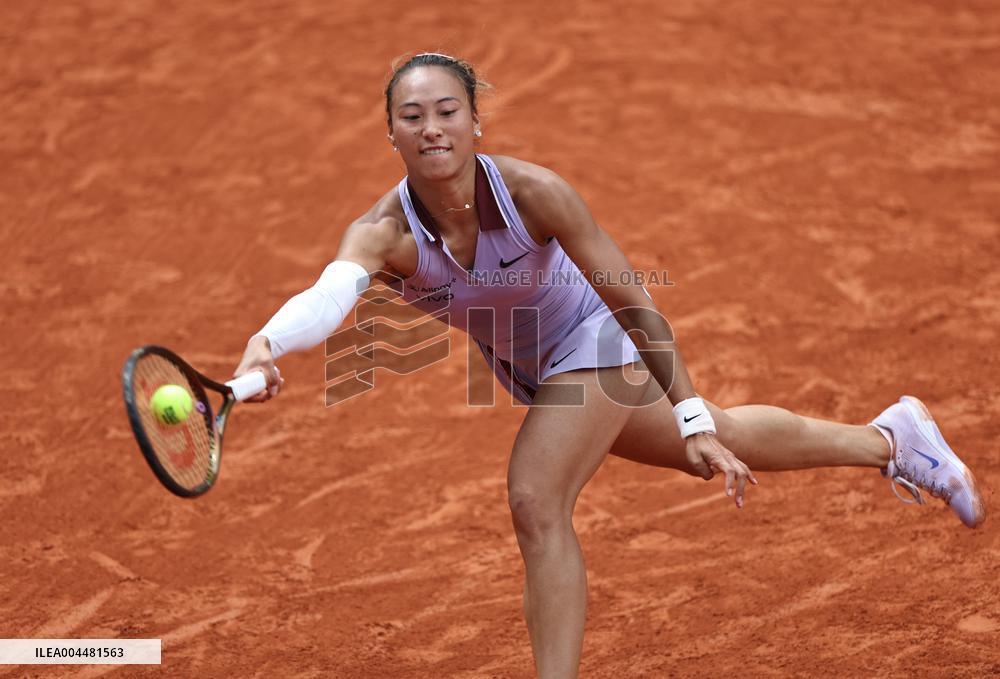 French Open - Zheng Reaches First Roland Garros Quarter-Final