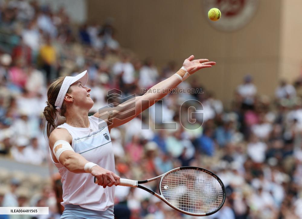 French Open - Zheng Reaches First Roland Garros Quarter-Final