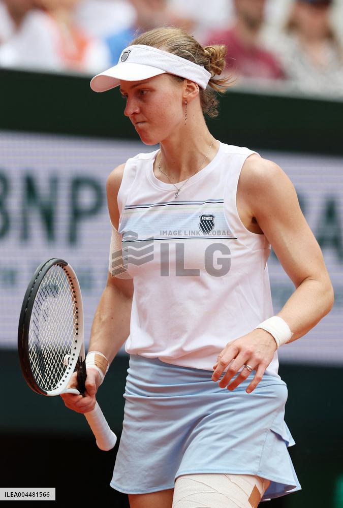 French Open - Zheng Reaches First Roland Garros Quarter-Final