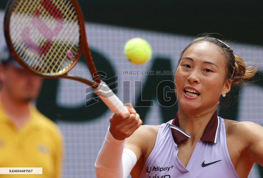 French Open - Zheng Reaches First Roland Garros Quarter-Final