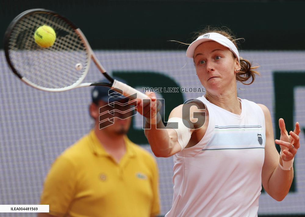 French Open - Zheng Reaches First Roland Garros Quarter-Final