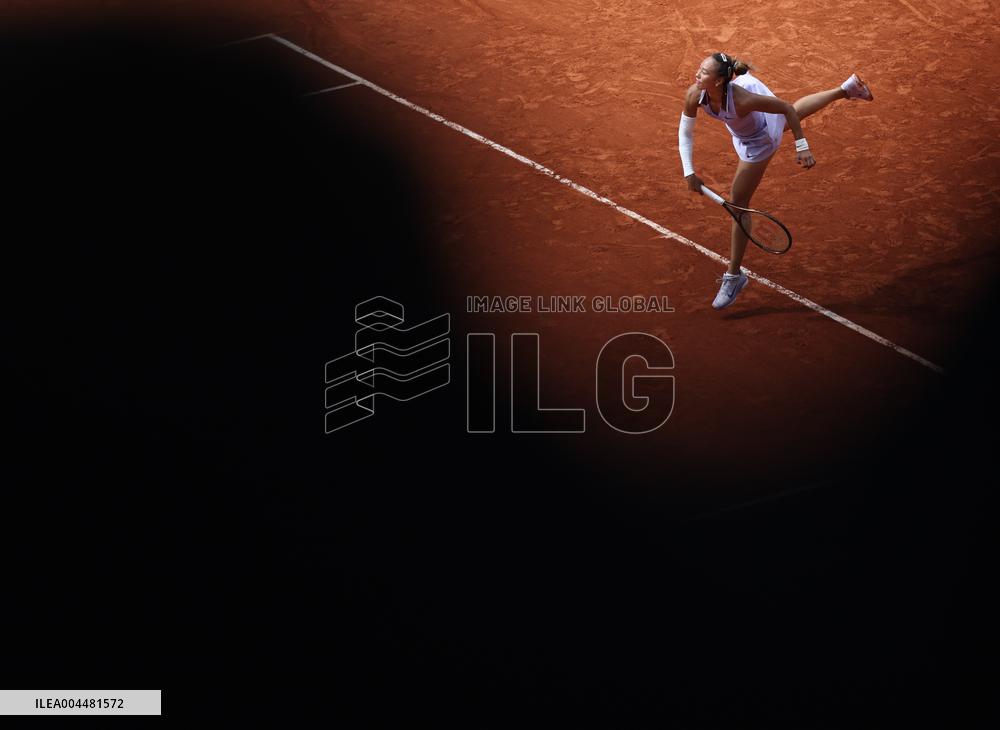 French Open - Zheng Reaches First Roland Garros Quarter-Final